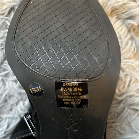 Jessica Simpson size 8.5 cutout booties - Picture 3 of 5